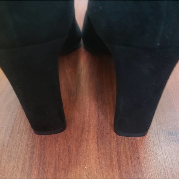 St. John Black Suede Pointed Toe Gold Trim Heels 8 - Picture 2 of 10